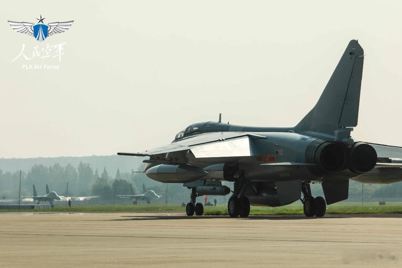 东🈳某部异型机混合编队进行实战化飞行训练……今后搞异型机混编的可能就多了，一个