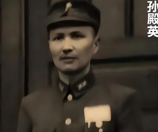 1947年4月，孙殿英在老巢汤阴被解放军包围后，拿出几万黄金分给手下，高级军官每