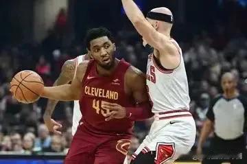 据NBA分析网记者詹姆斯皮尔西报道，骑士球星米切尔陷入交易传闻准备去往大市场球队