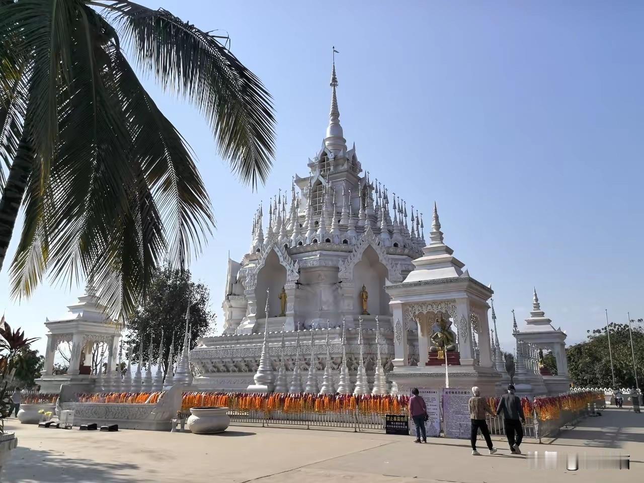 伊朗强硬反击，反倒救了美国一命
 
伊朗此番对美国发起的强力反击，堪称一拳将美国