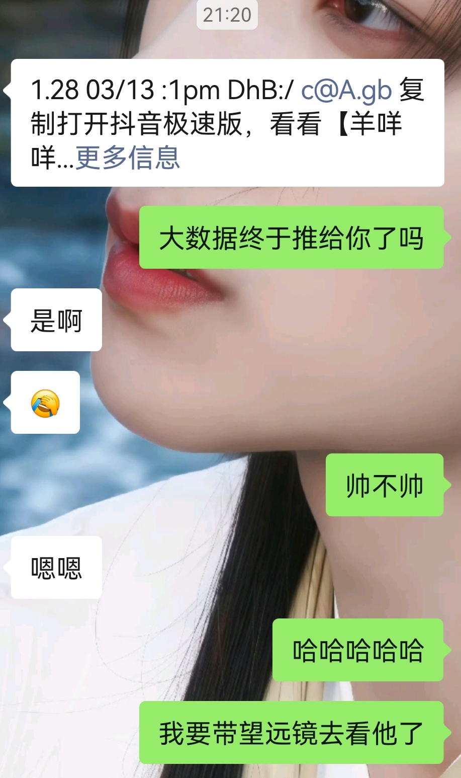 我同事给我分享了一个视频，你们猜是谁的。关键词：白色西装、白马王子 