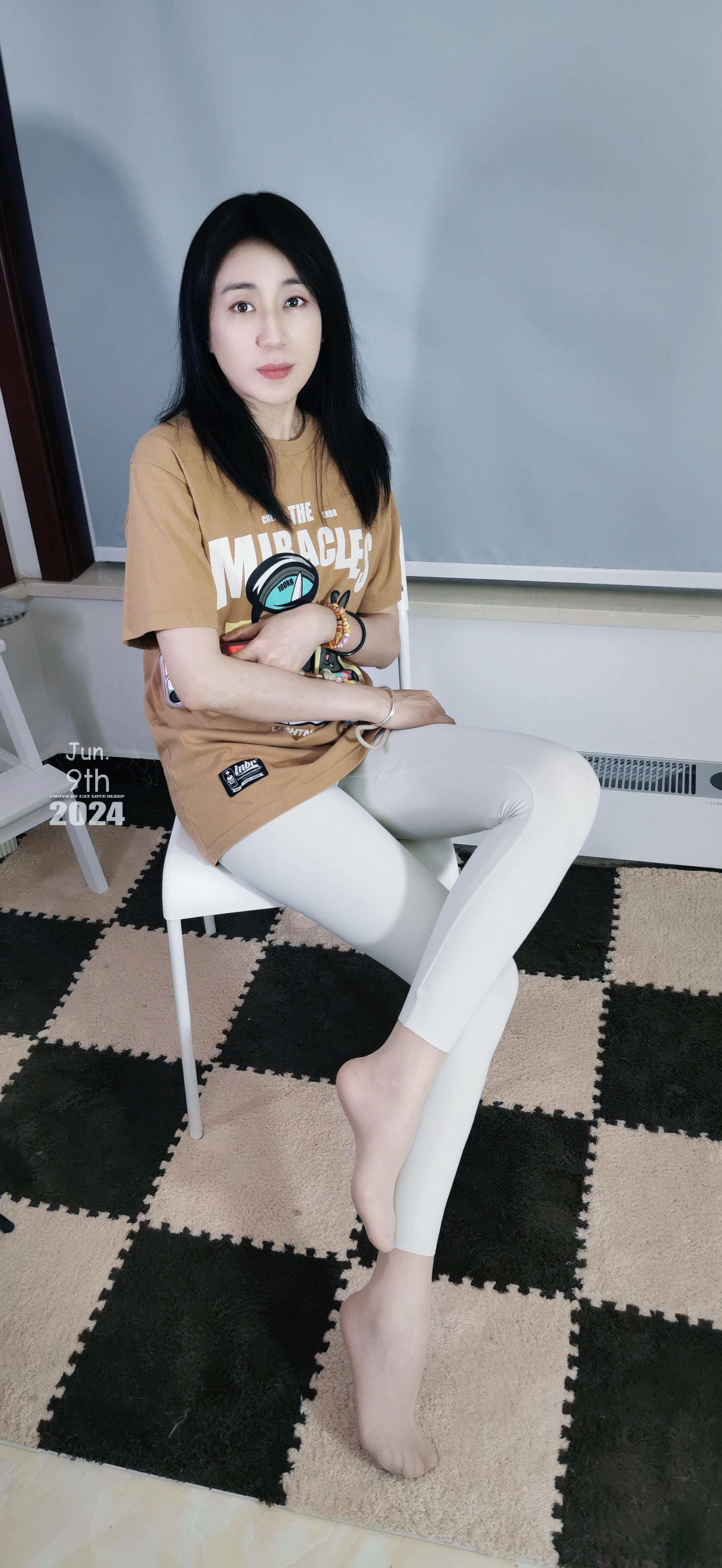 #怕冷星人穿衣互助会[超话]#白色的瑜伽～[可爱]#大长腿##今天穿什么# ​​