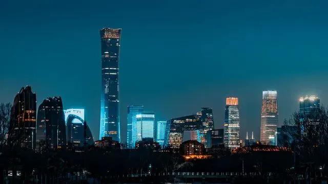 如果把中国各大城市编成一副牌，大概是这样：
大王：北京
小王：上海
四个2: 香