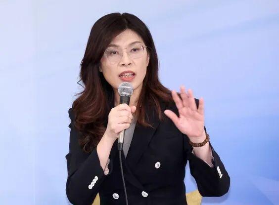 在3月30日邀请郑丽文于4月7日至12日到江苏、京沪等地参观访问，个人认为是为了