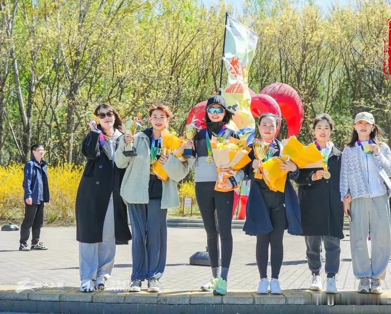 又见职场打工人觉悟天花板！公司本周发了过年福利，按照800块的标准，最后定了一袋