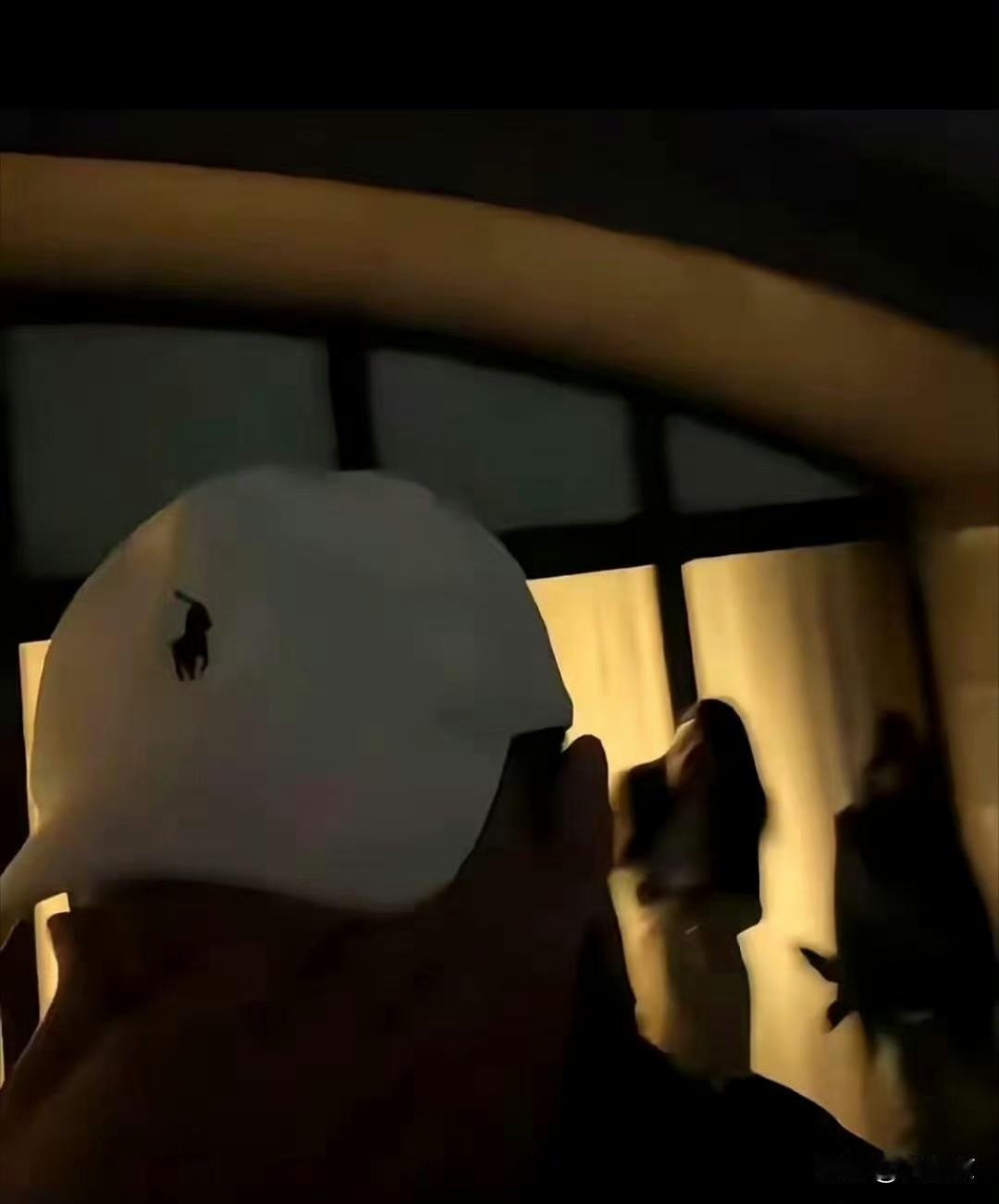 汪小菲跨年夜大破防！新妻马筱梅挺孕肚在旁，他盯着台北101烟花却泪流满面。这场面