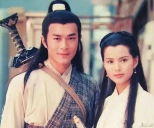 李若彤对古天乐勾肩搭背，这样真的合适吗？

如果在拍戏，剧情允许，可以。

但是