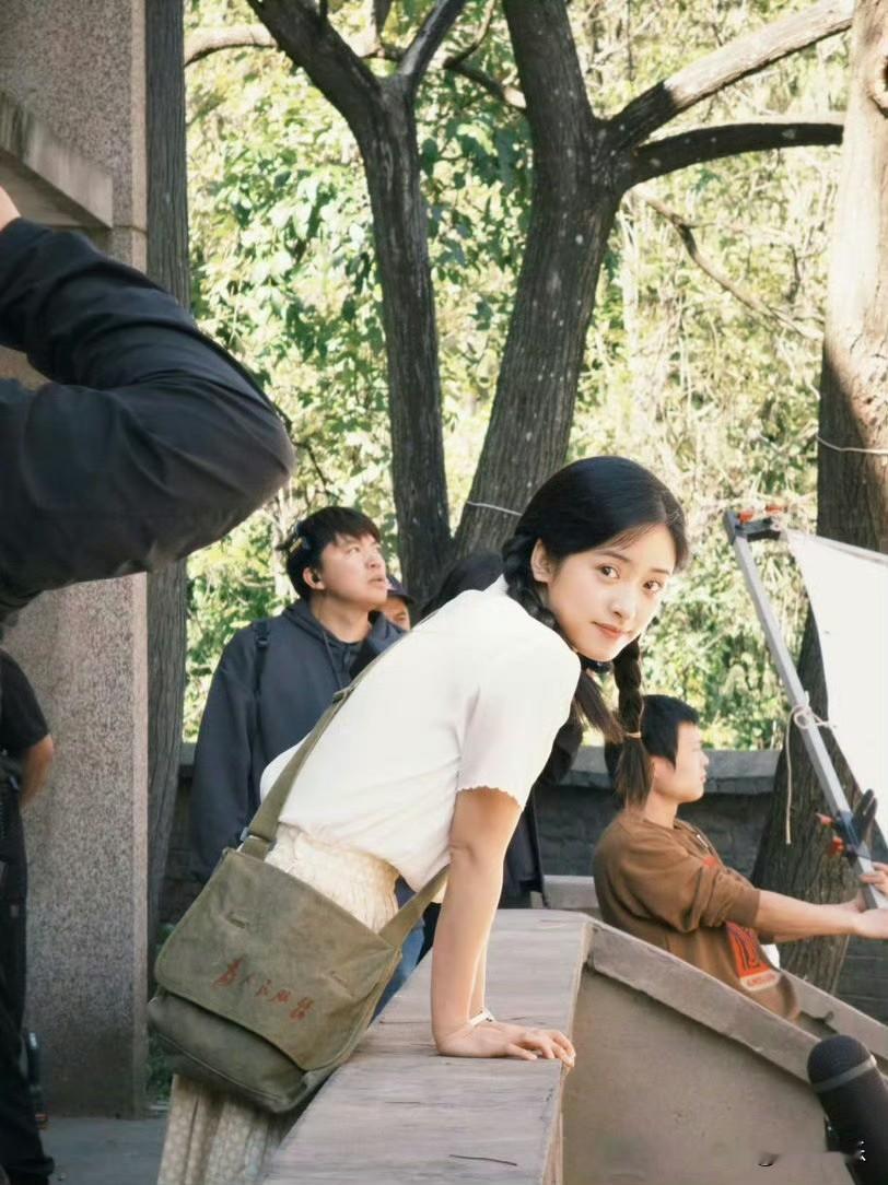 这场《群星闪耀时》路演笑点直接拉满！
现场观众抛出灵魂拷问：吴磊、沈月长相都这么
