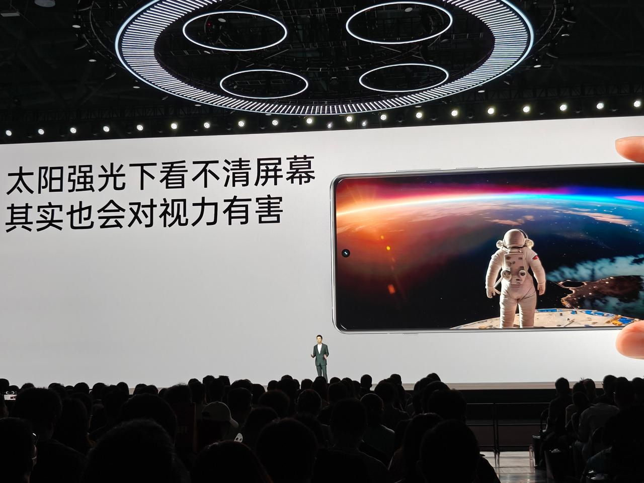 我还是我要手动拉高一点。

这的确是一块不错的屏幕。