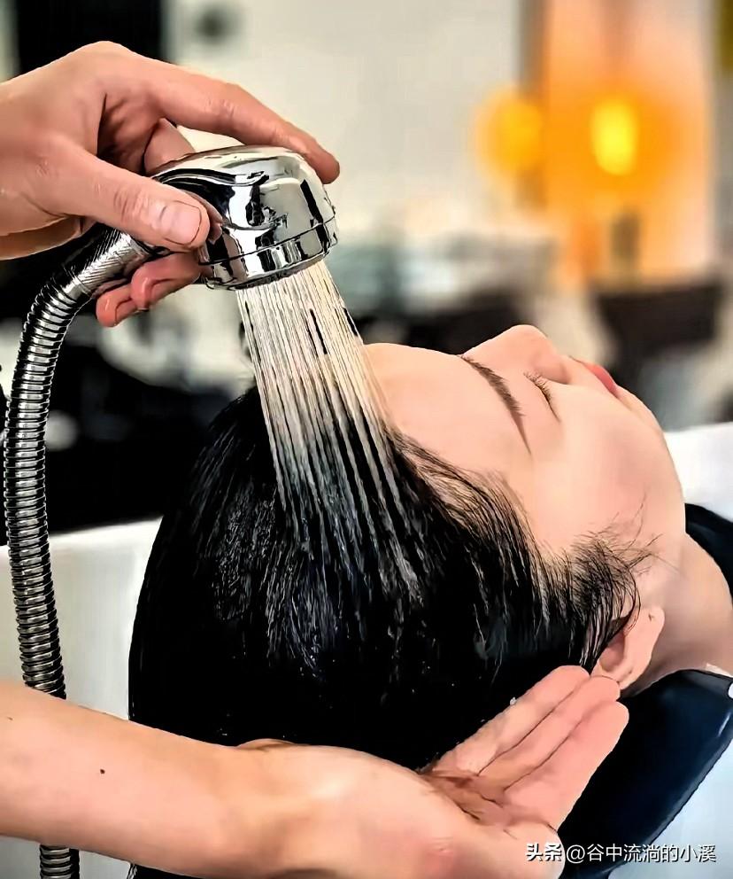 护发竟踩了大雷！
央妈亲自科普的伤发习惯，几乎人人都中招！
原来洗得勤吹得干，根