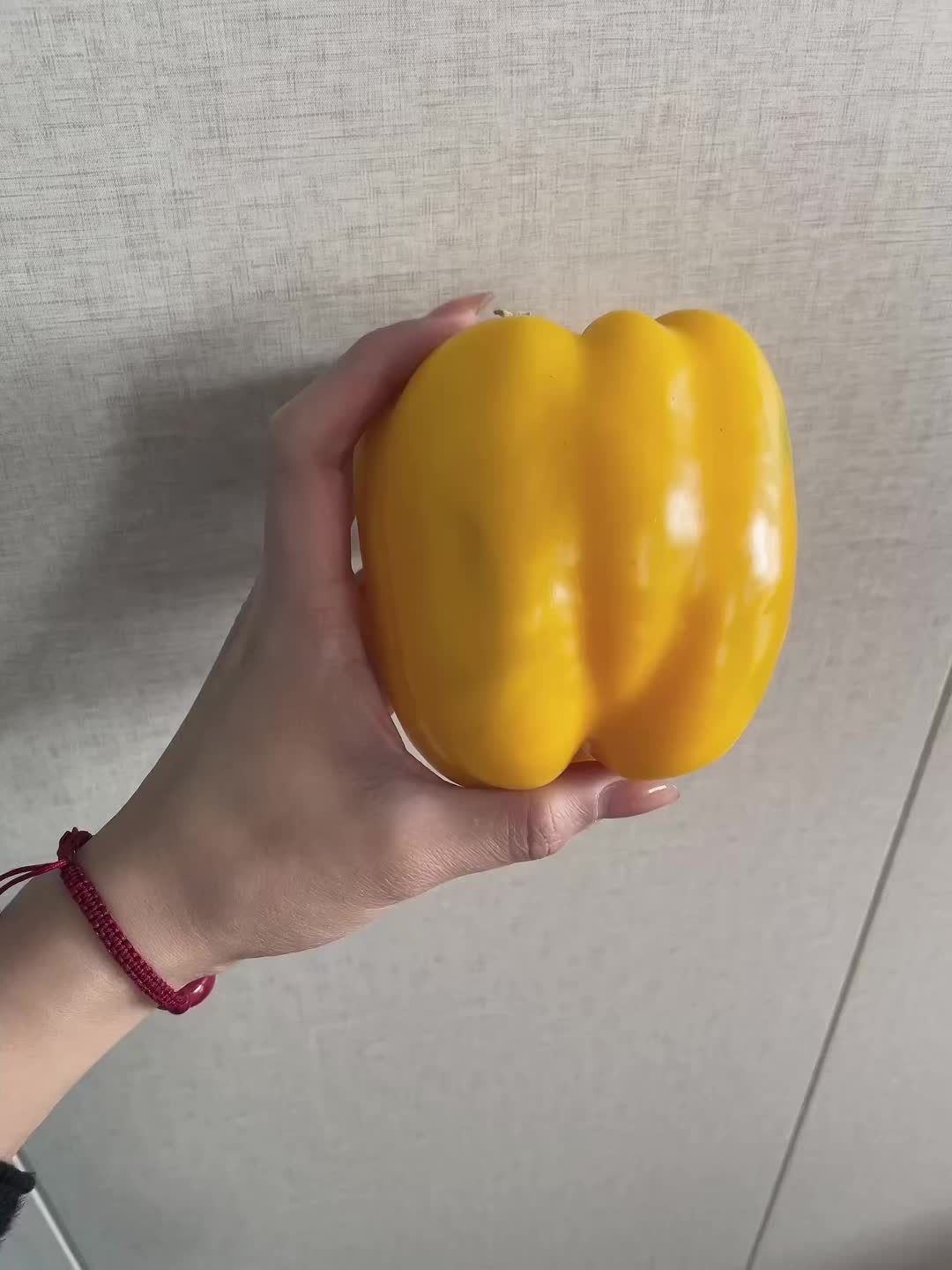 可可爱爱的小日常记录 P1️⃣ 甜彩椒听说可以减肥，买了几个尝尝，吃了...