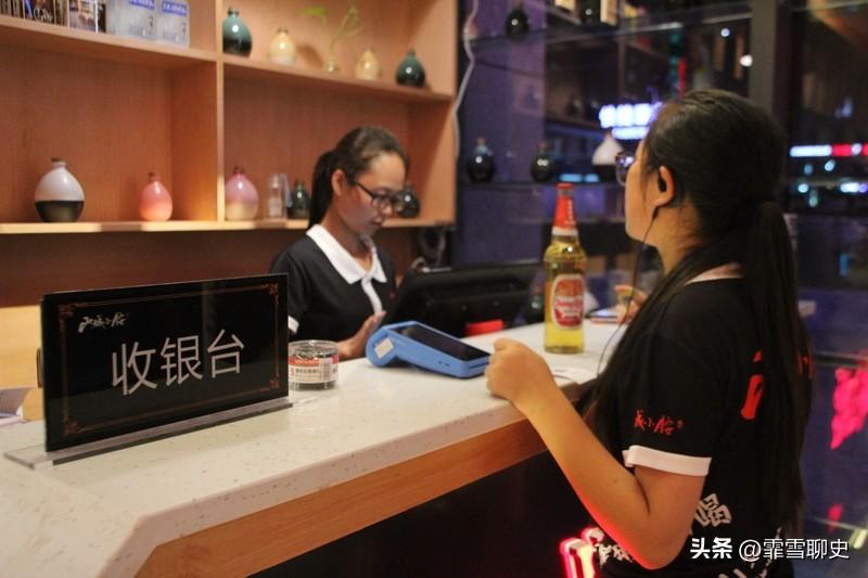 不喜欢你的人，就像你怎么捂都捂不热的石头。你站在那儿，他都能莫名厌烦，你做什么都