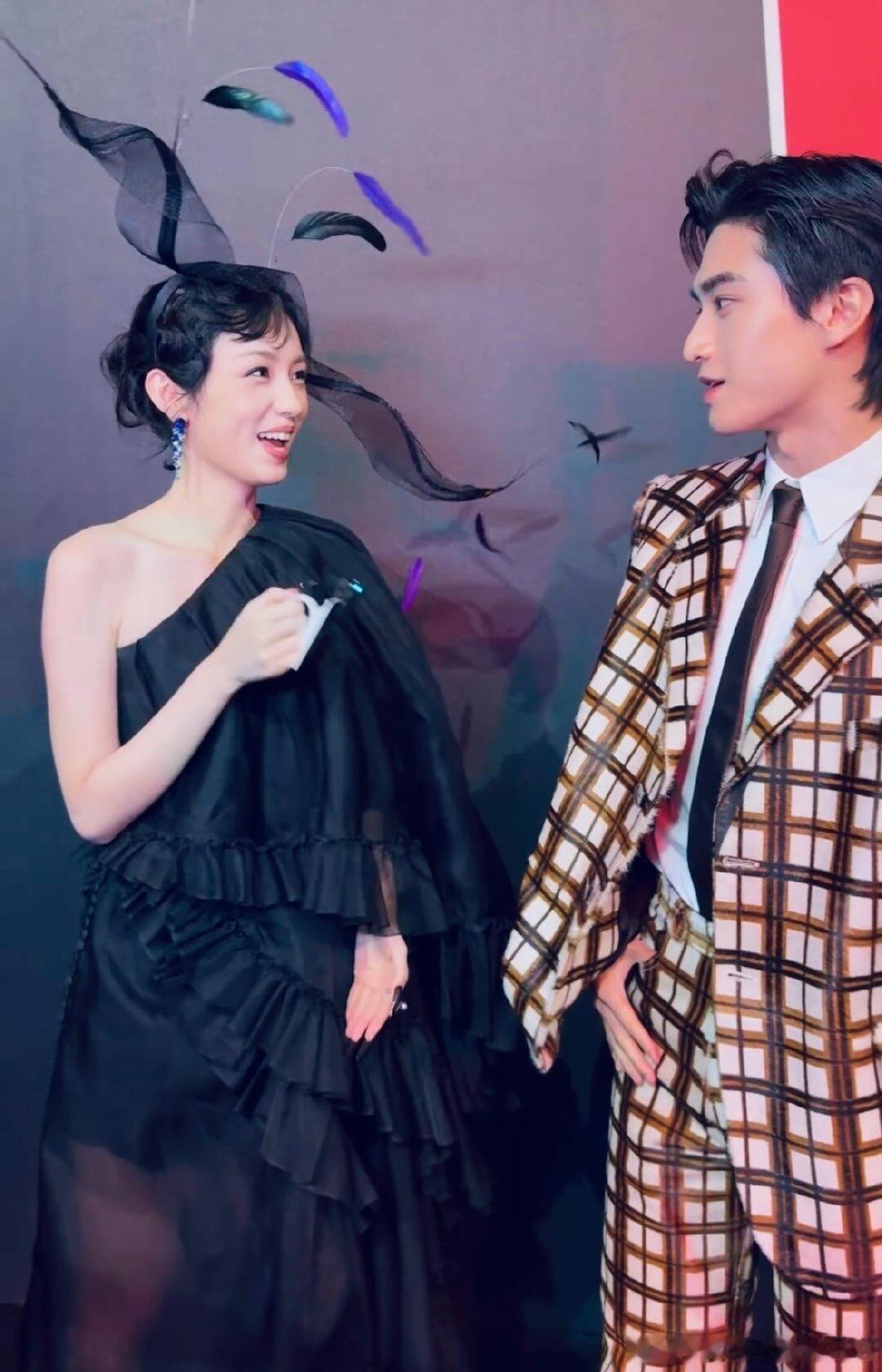 张康乐 感觉人中痒痒的 被张康乐的“人中痒痒的”戳中笑点，又真实又好笑，这种不端