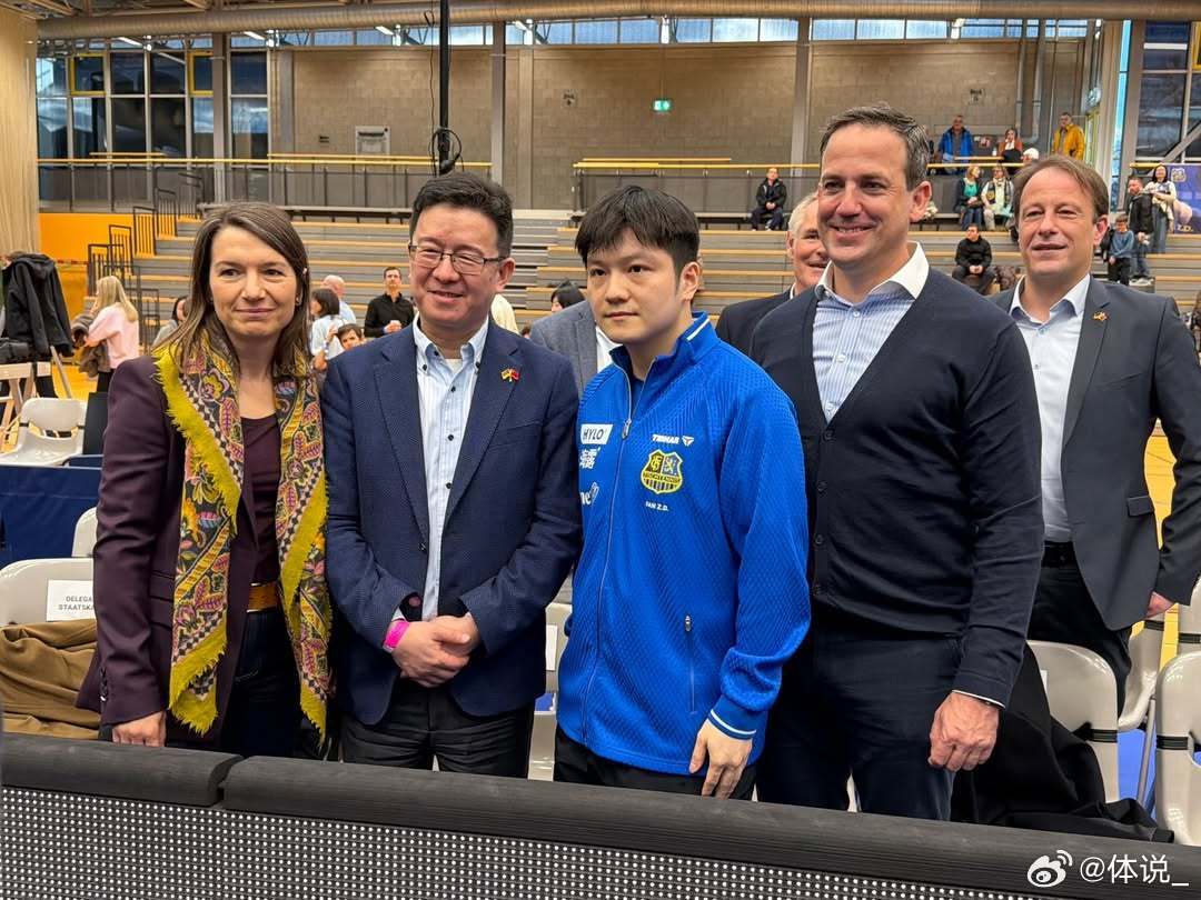 杜塞尔多夫市长和总领事欢迎樊振东 樊振东凭借超强竞技实力与个人魅力，获得杜塞尔多