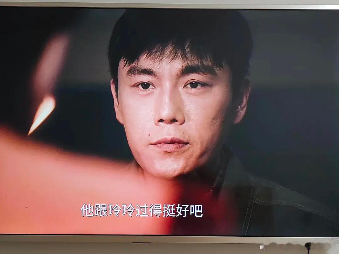这竟然是秦昊秦昊演技还是很牛的把说谎心虚的表现表达的挺到位 ​​​