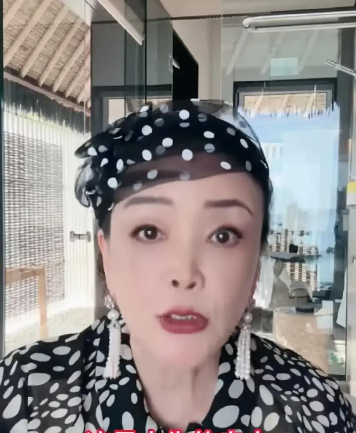 大S和汪小菲这对曾经的豪门夫妻，现在闹得可热闹了。大S把汪小菲的豪车卖了，结果没
