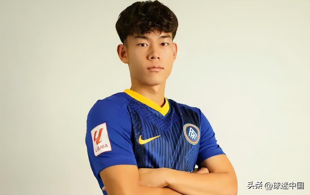 还记得那个在2018年武汉杯上，代表U14国少队上演帽子戏法、3-1力克韩国队的