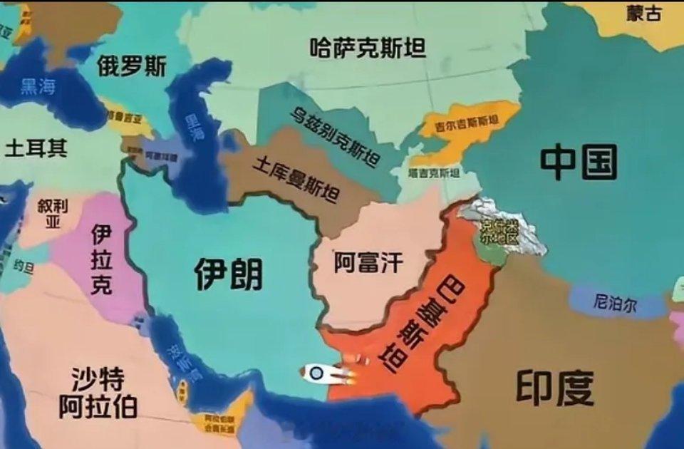 伊朗有里海，与俄罗斯可以直接进行物资运输，美国根本无法阻止！现在看来，美国对霍尔
