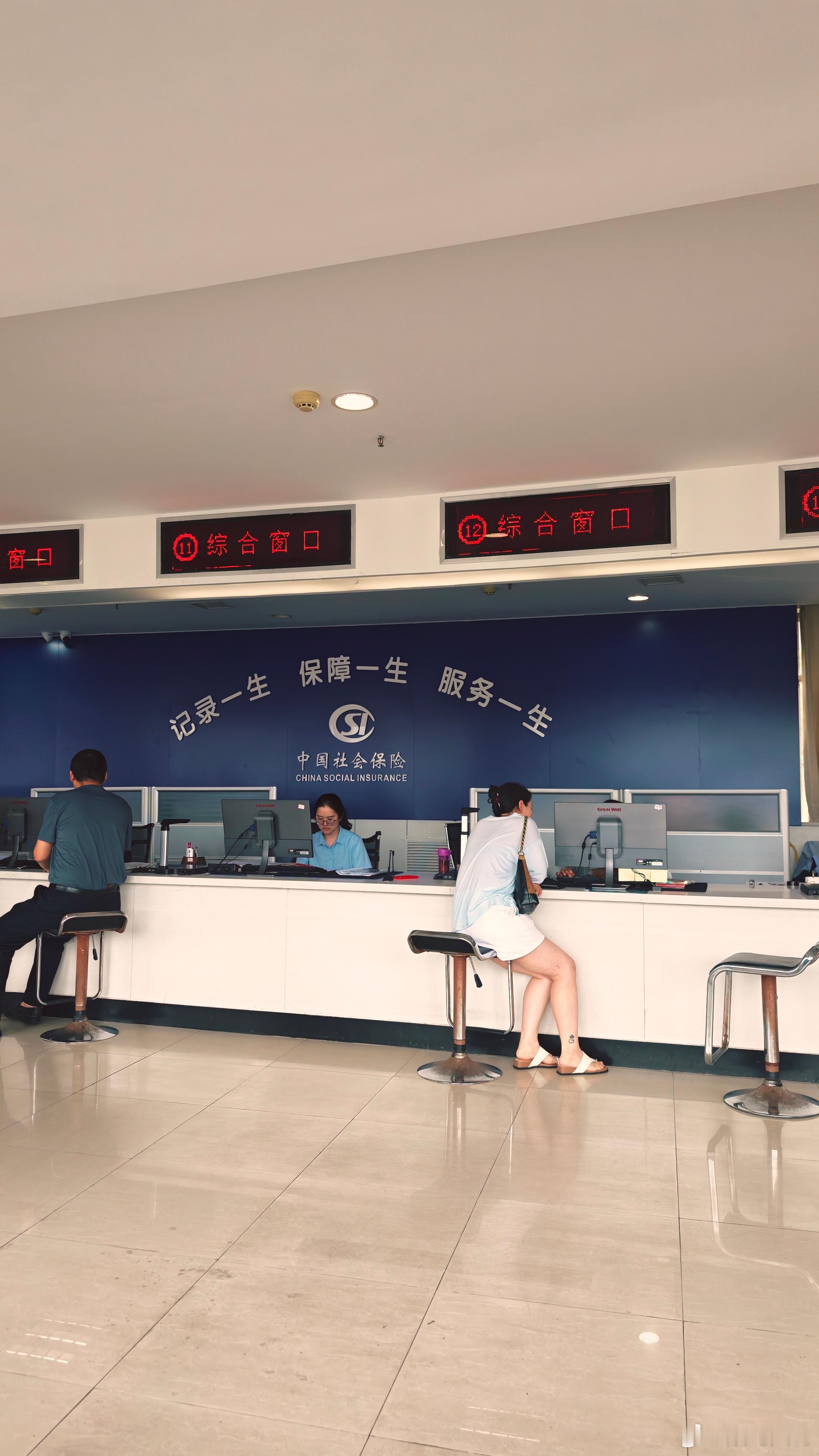 济源第二行政区的办事窗口整洁大方。 济源·济源市民之家