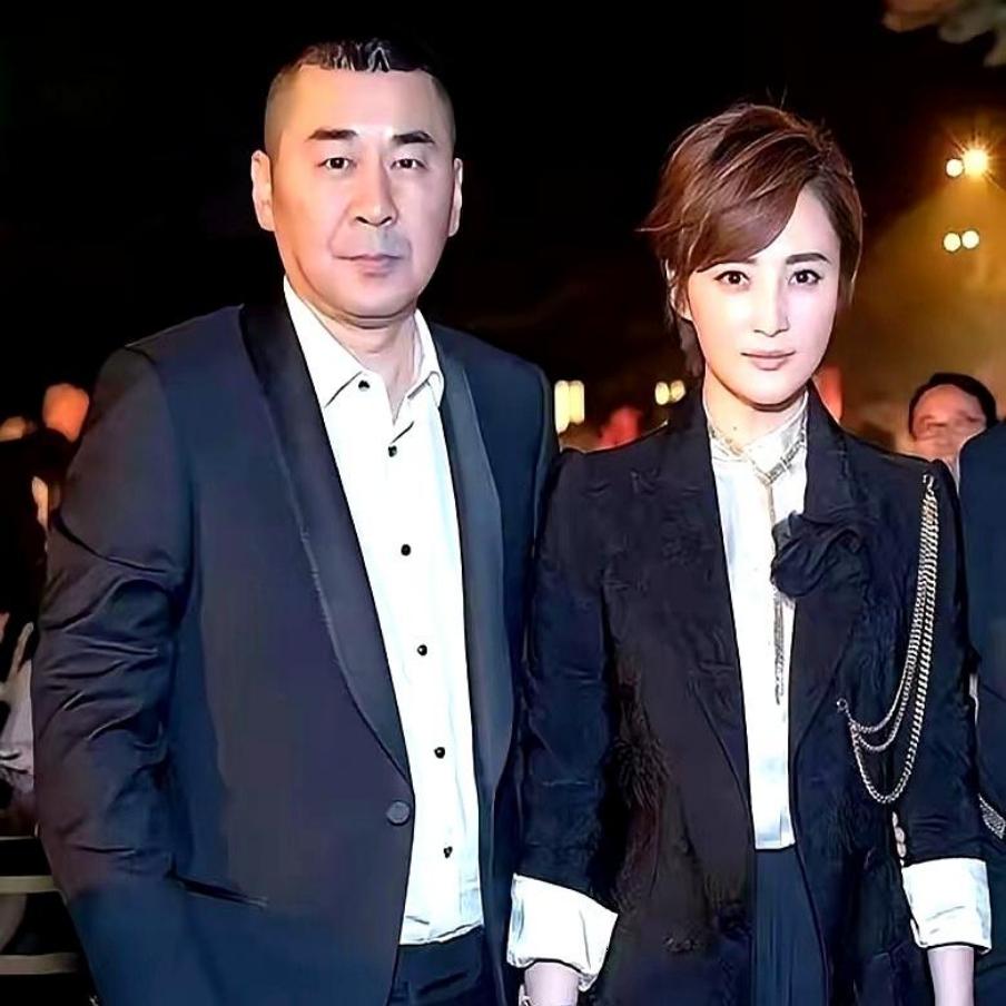 好婚姻，藏着互相迁就的细心
 
同样是实力派女演员，蒋勤勤的婚姻能长久，藏着她独
