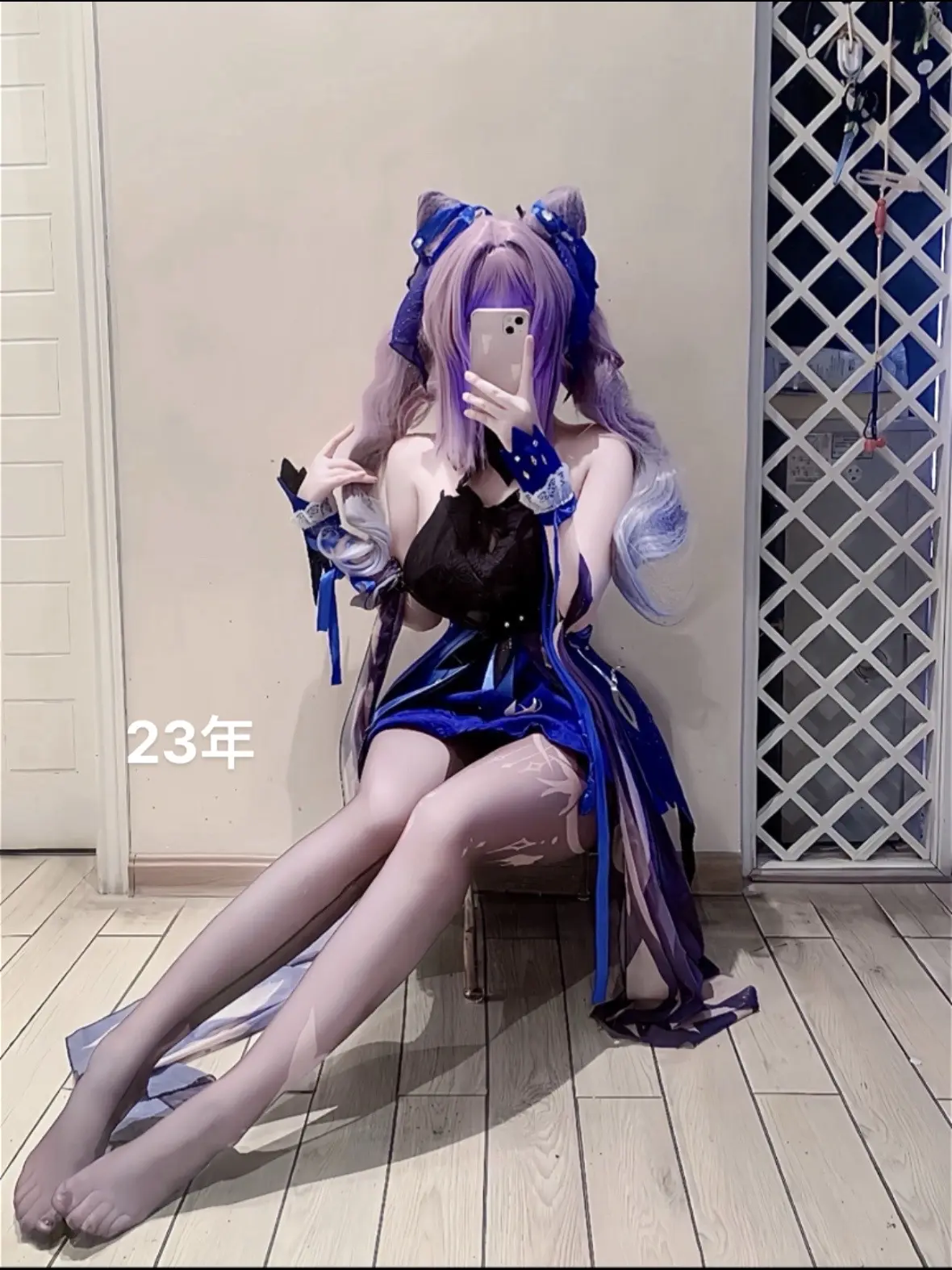 喜欢给自己拍成小手办哈哈哈。