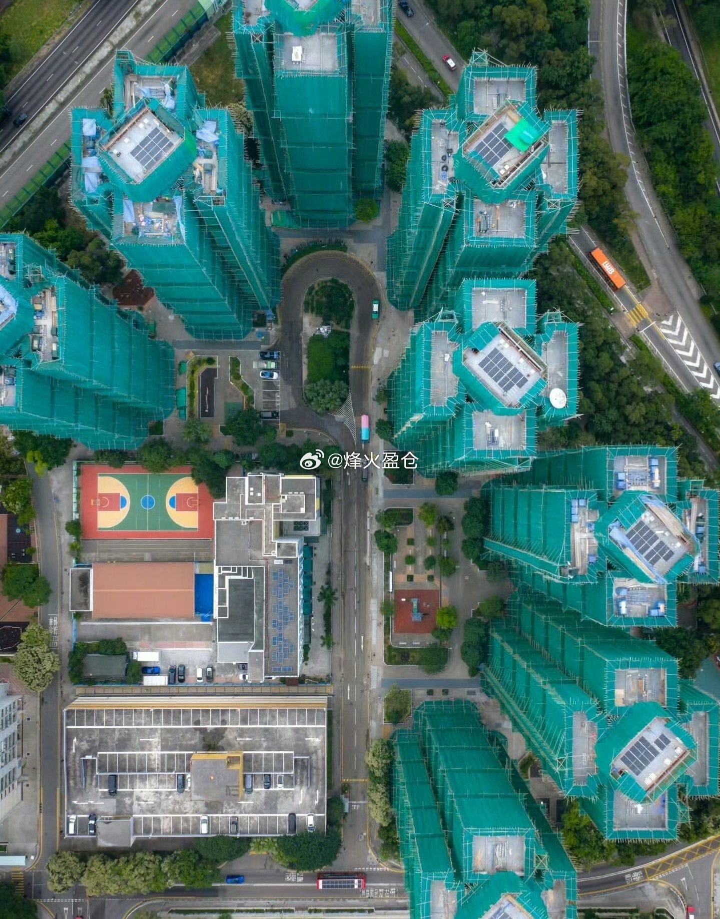 香港大埔火灾已致128人遇难香港大埔宏福苑火灾已致128人遇难，79人受伤，是香