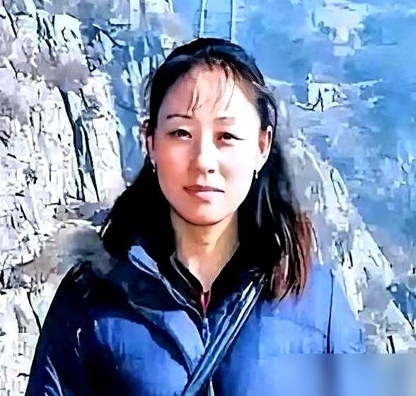 内蒙古通辽有个女人叫董艳珍，20岁自己小卖部被盗，警察没辙时她说出偷东西的人特征