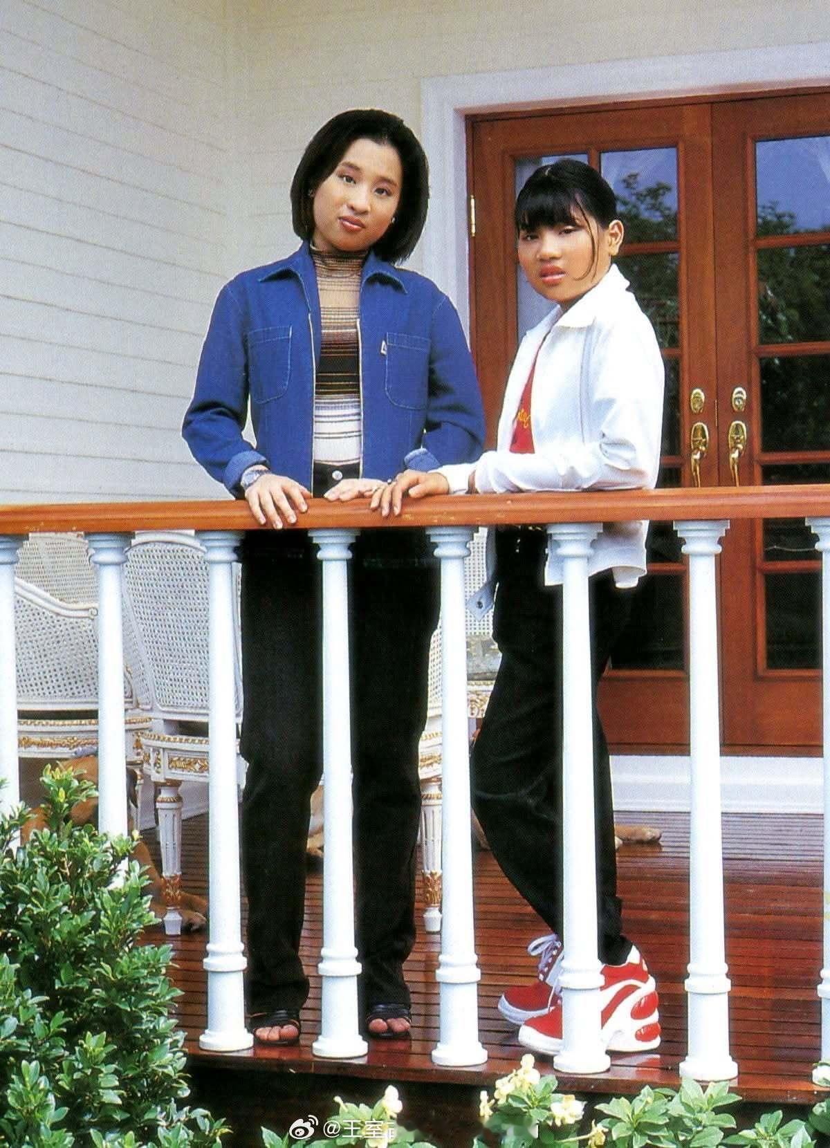 王室王室泰国王室暹罗往事帕公主 老照片：1997年11月，和军装照片同时拍摄的狗
