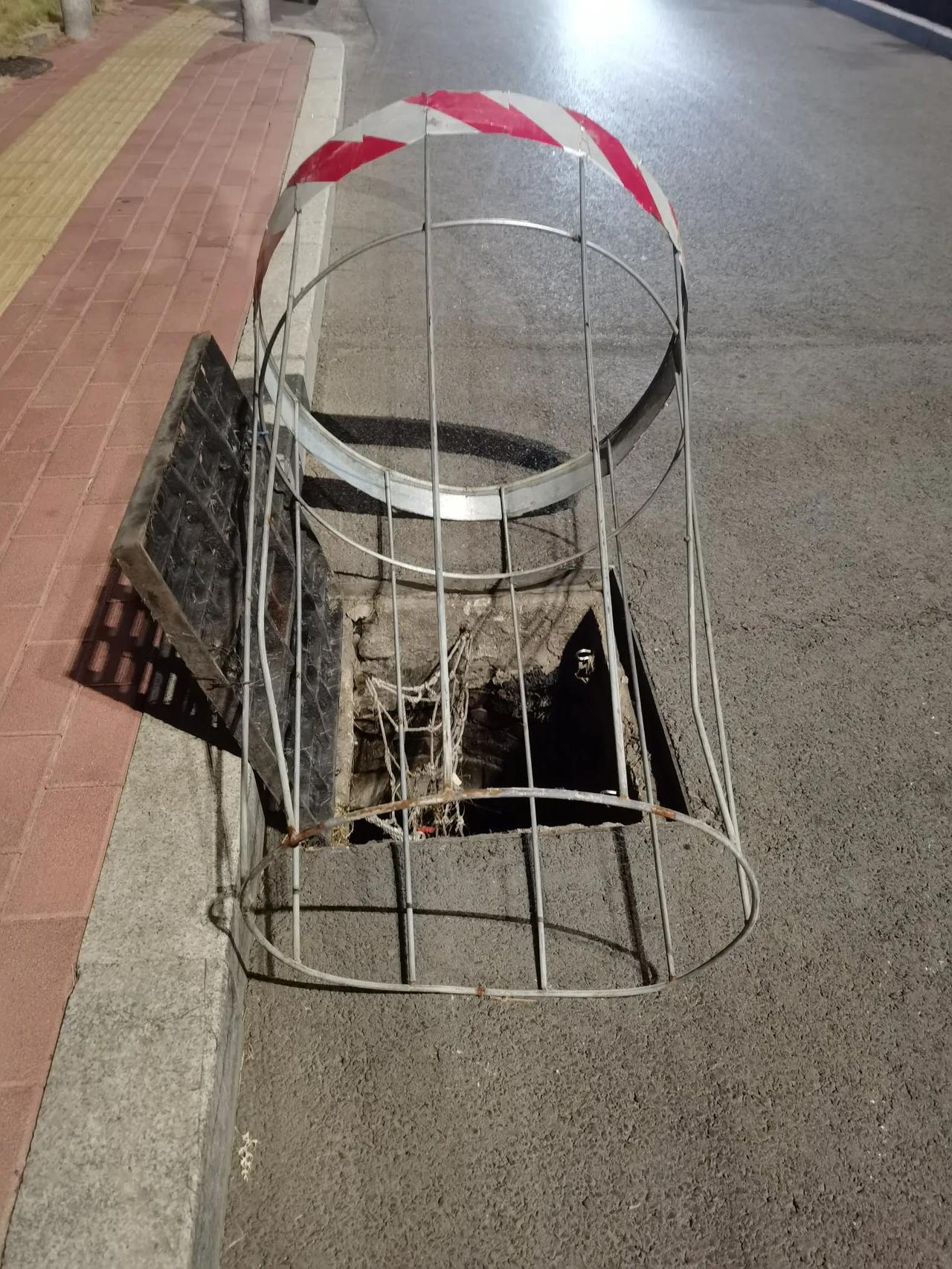 再说聊城的官们不干活，有点说不过去了，凌晨才下雨，现在就把漏水的设施安装上了[捂
