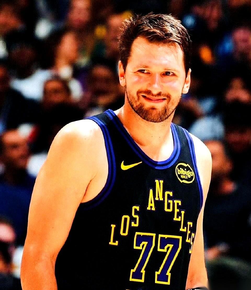 NBA年度MVP的投票结果出来了。
所有人的目光都在那张名单上扫来扫去，找那个男