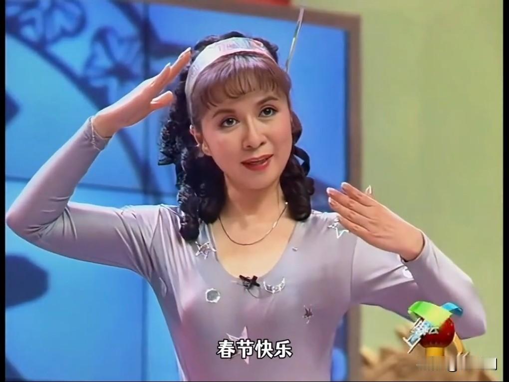 今年春晚，蔡明的《奶奶的最爱》让“机器人奶奶”拒绝拥抱的瞬间，戳中了无数人。这一