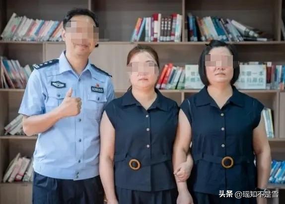四川绵阳一对夫妻，1986 年在西安打工时生下一对同卵双胞胎女儿。谁能想到，女儿