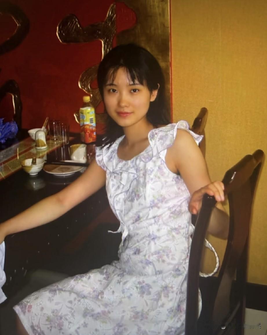 没有美颜、没有滤镜、没有整容的时代，这样的美女才是真的美。
纯真的年代，纯真的美