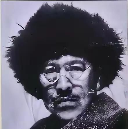 1937年，67岁的大地主戴万龄被日军擒获，为防其逃脱，日军竟用铁丝一头捆住他两
