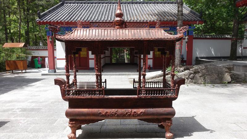 刘秀是汉高祖刘邦的九世孙。刘邦建立西汉后，皇位代代传承。汉景帝刘启是刘秀五世祖，