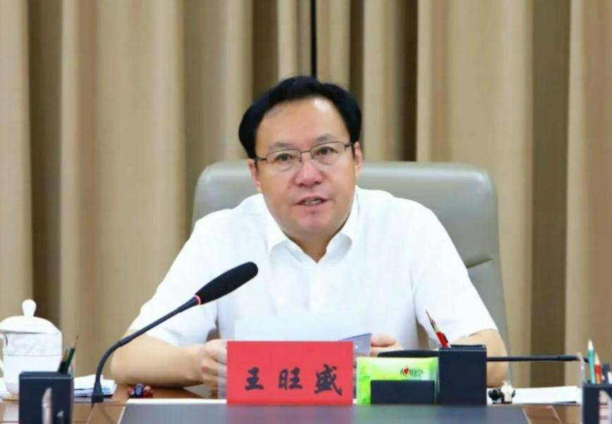 呼伦贝尔市委书记王旺盛被查，又一位70后官员被查了。同一天被官宣查处的还有中国羽