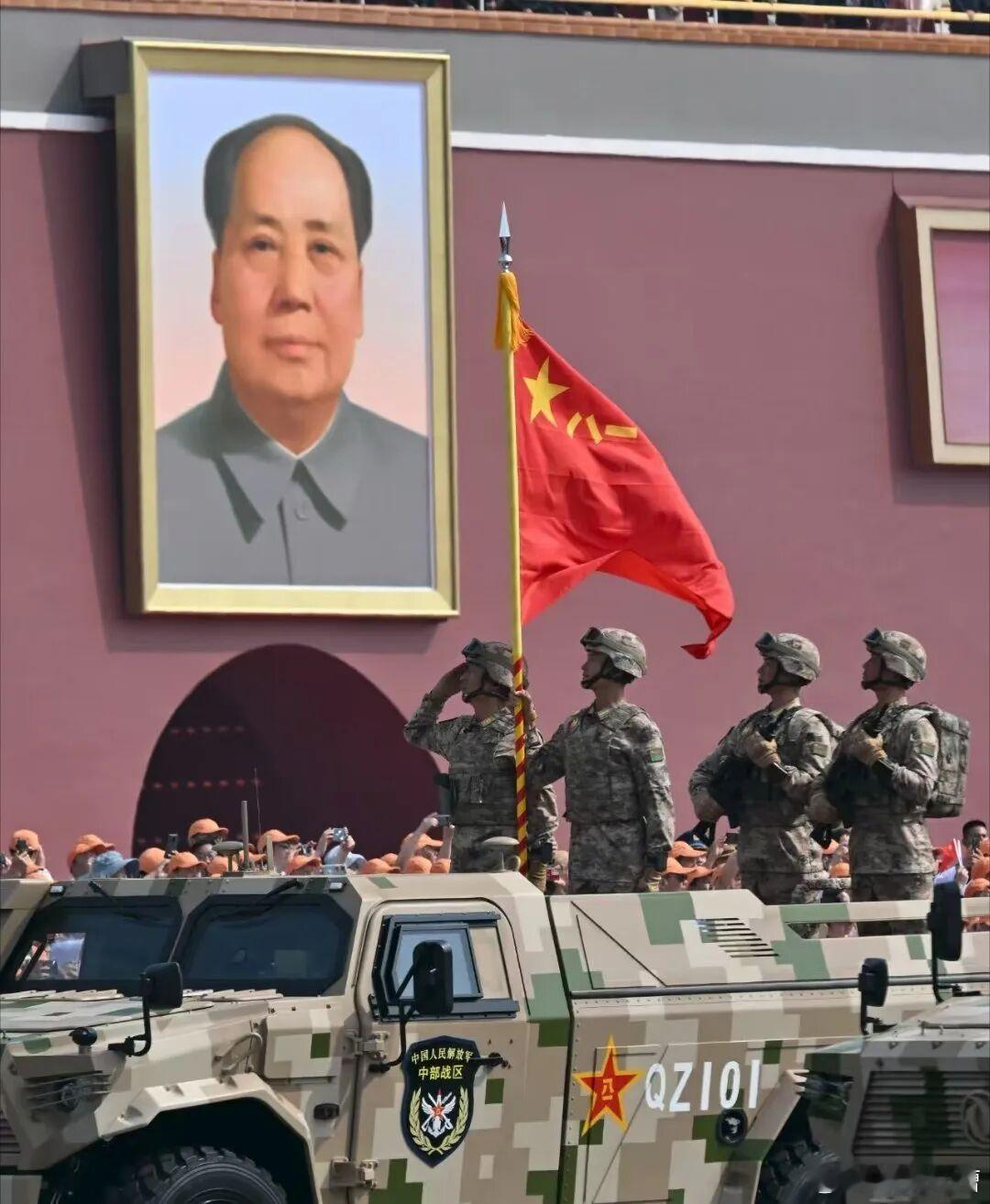 请您检阅！毛泽东思想武装的军队，战无不胜！ ​​​