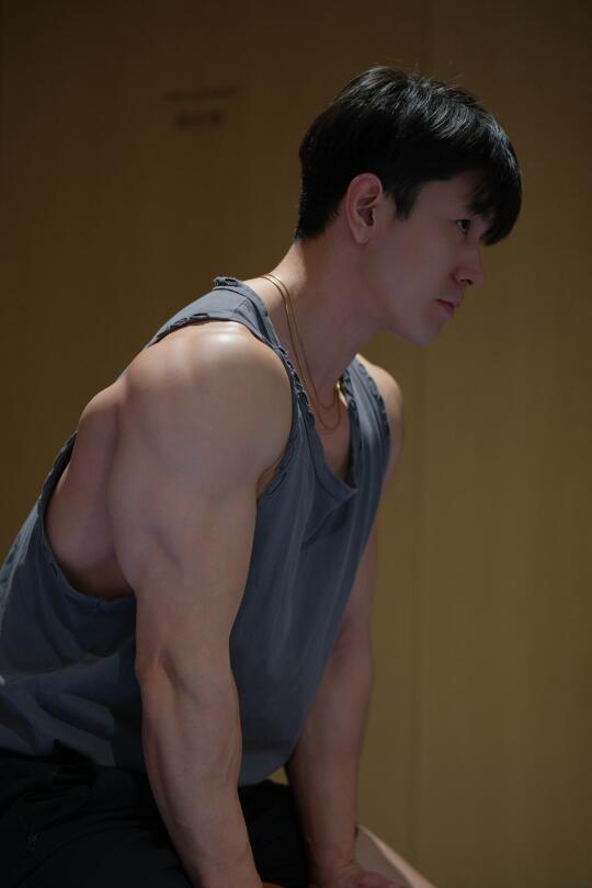 认真训练的男孩最帅