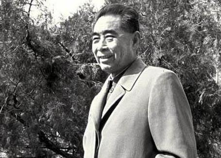 1975年周总理病重，需要吃鸽子蛋增加营养，却到处都买不到。赵炜就对邓颖超说“宋