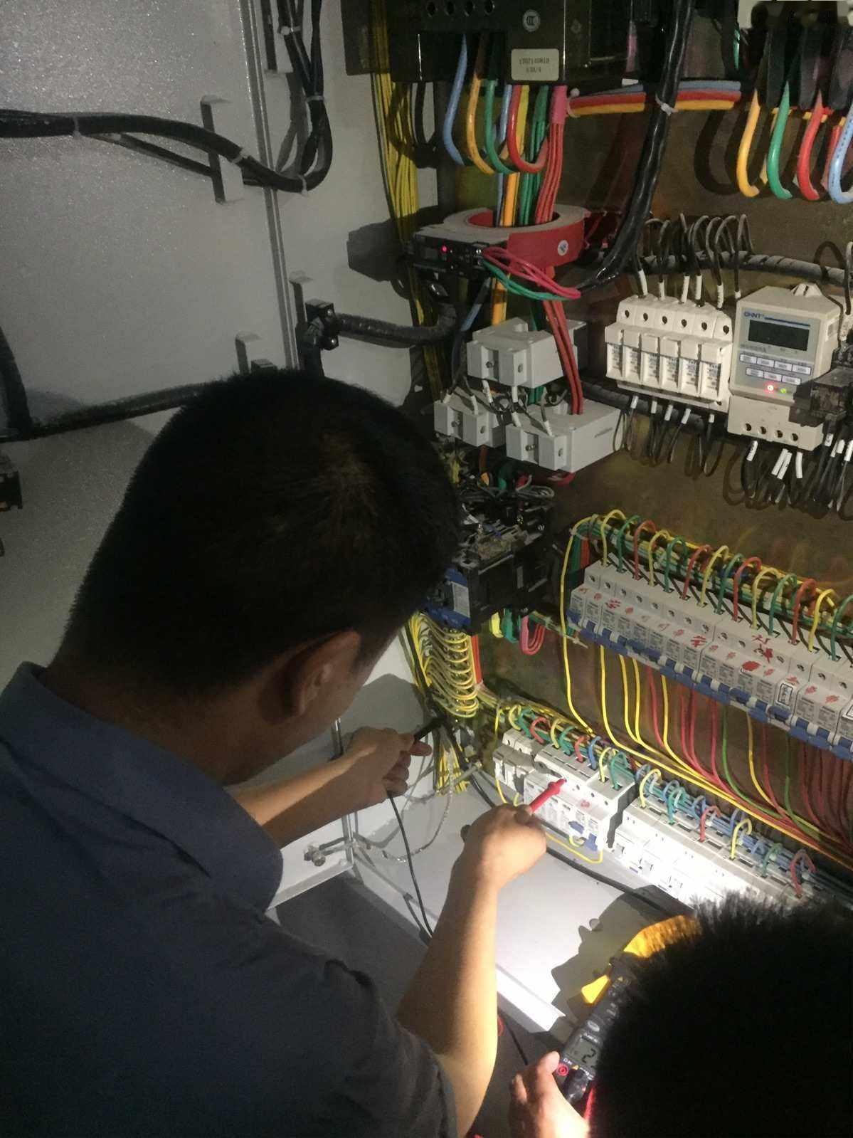 电专业之所以难，就在于不管是常规工业及民用电气，还是电力网，其电压电流功率任何时