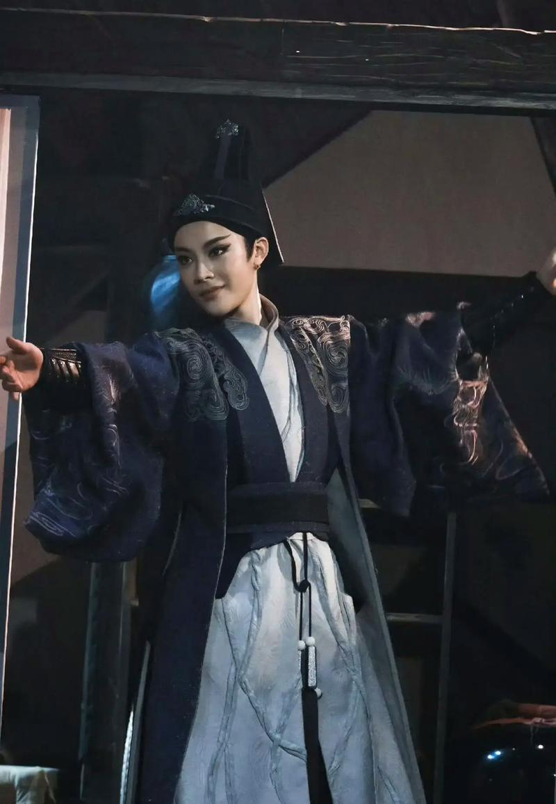 “女扮男装天花板，玉面郎君陈丽君” 
