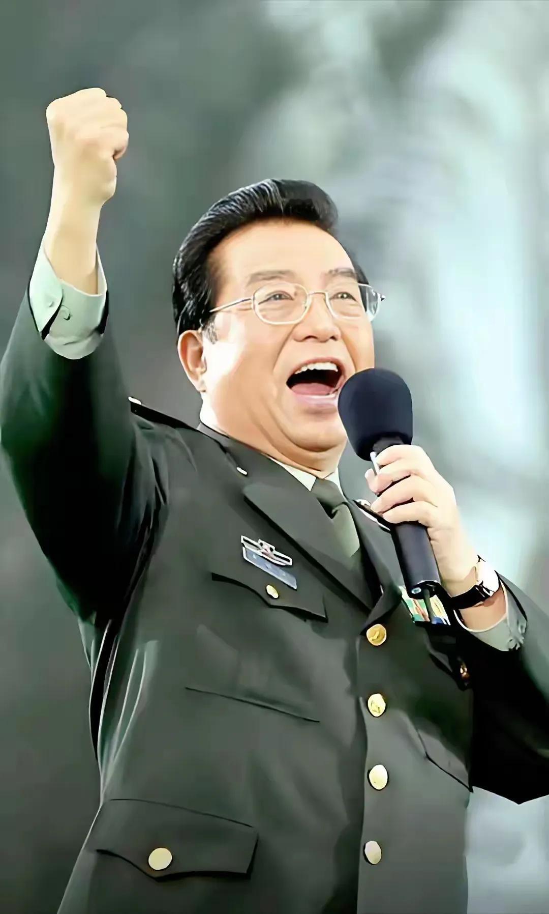 德艺双馨李双江，因为儿子陷入自责，岳母的泪水自责让他羞愧难当
李双江最近谈及家事