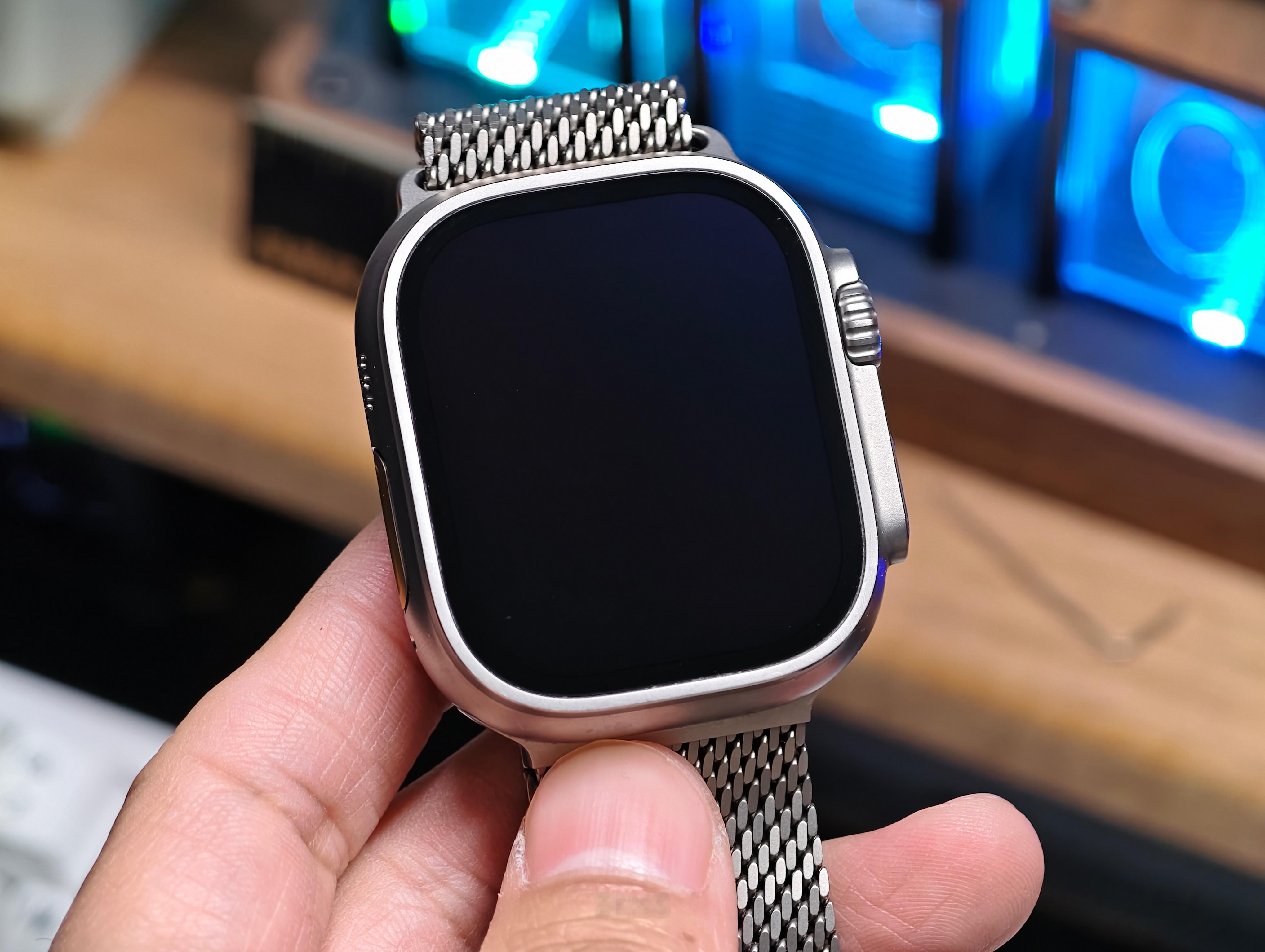 Apple Watch Ultra 2 屏幕是真的耐艹，用了一年半的 Apple