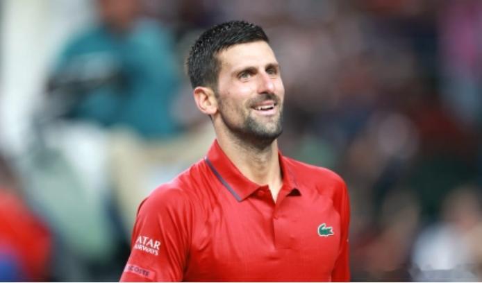 德约澳网战袍公布，国外球迷怒批赞助商：一如既往又丑又无聊！最近，Lacoste（