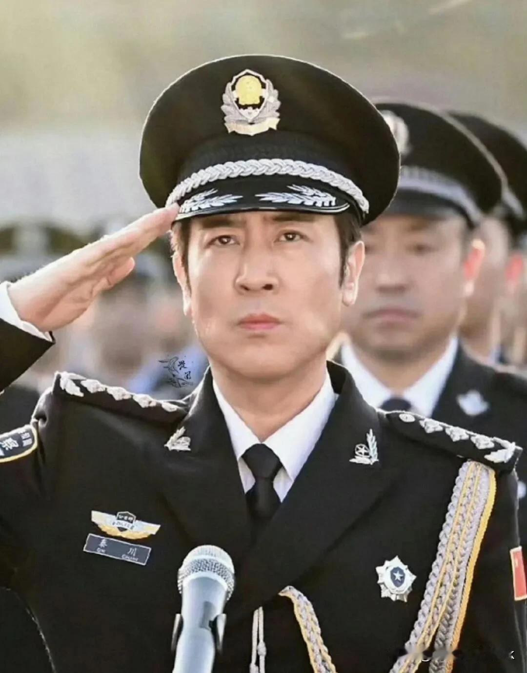 《我是刑警》秦川最后是升到了一级警监，和原型一样，但是删减了[机智]

演张克寒