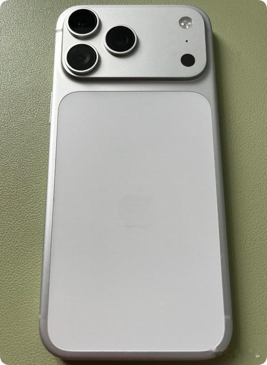 ID机+丢失模式！粉丝买二手iPhone17Pro Max翻车！
今天这位粉丝在