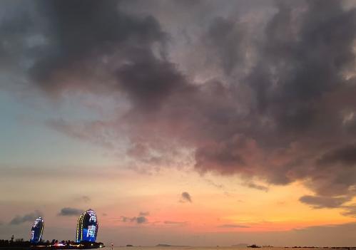 不论导弹击没没中，伊郎就是胜者，请问世界上有谁敢向美国航母发射导弹？美国好证实，