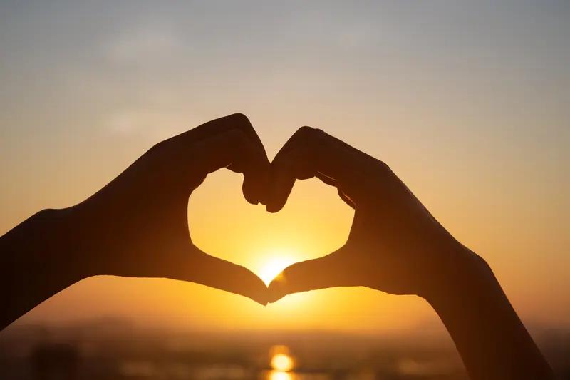 《走着走着就散了？爱着爱着就淡了？

我只想知道：我是不是多余的那个？》 有些人