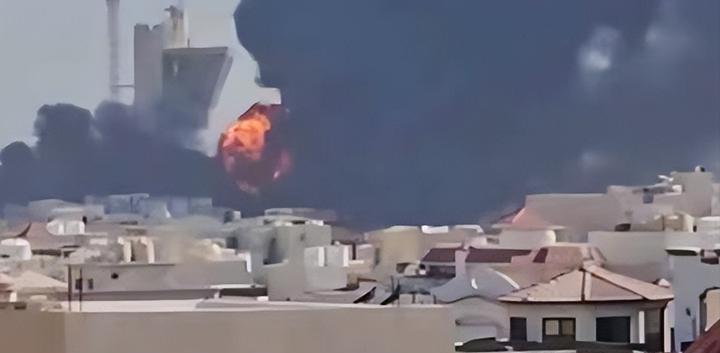 伊朗这次是真的动真格了！巡航导弹直扑美军中东心脏，巴林警报三次凄厉响起，第五舰队