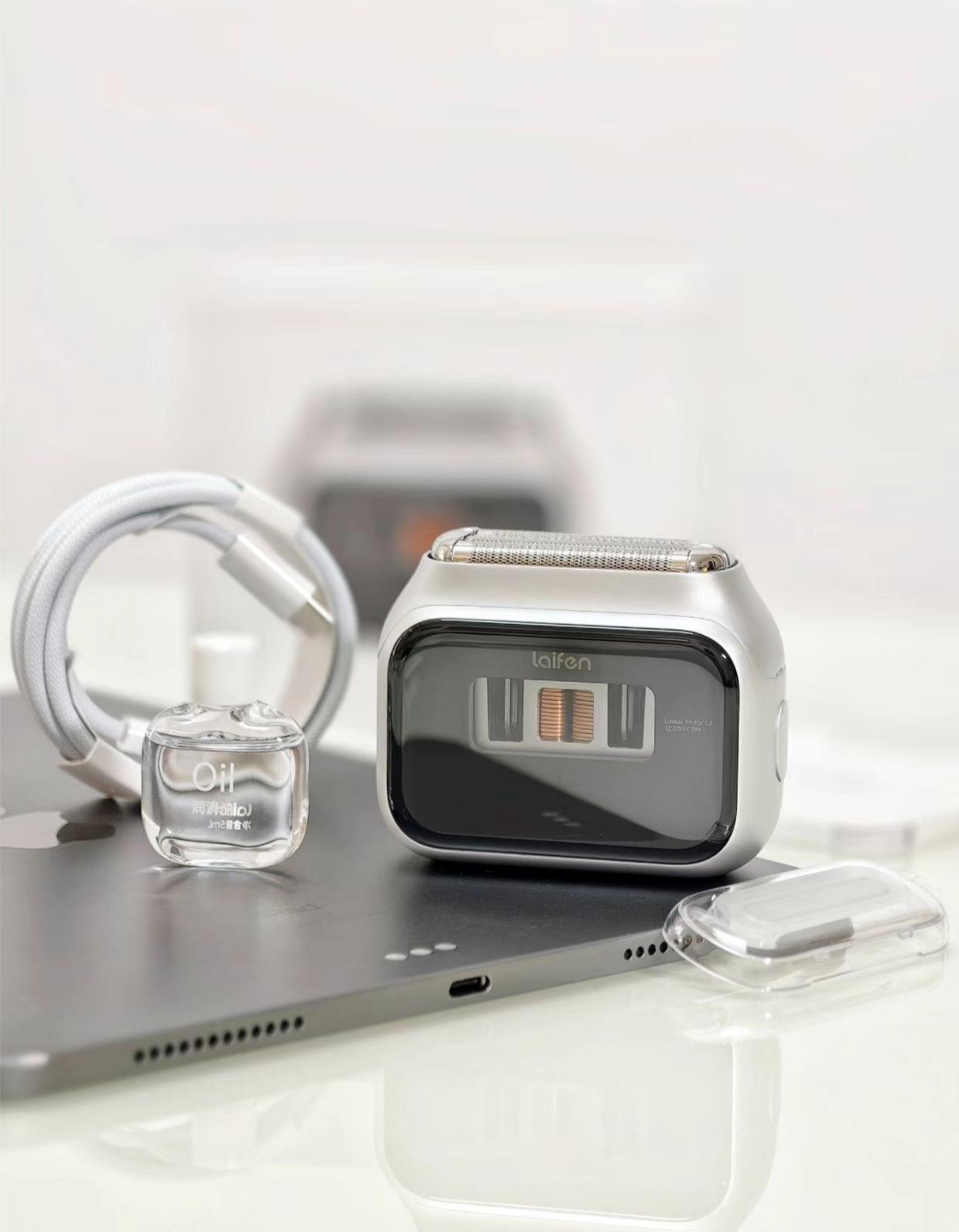 行李箱里只占1%重量的剃须刀给了我10分的体面​。

临时被叫去出差，整个人懵得